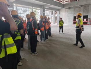 陕建技术人员结合工程案例讲解施工理论